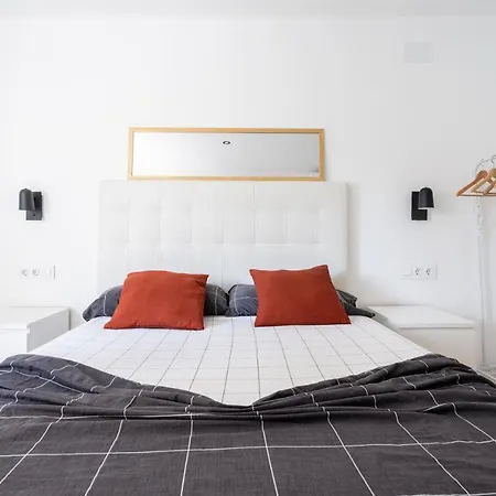 - Spacious Sanctuary In The Heart Of Valencia! -