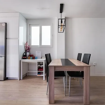 - Spacious Sanctuary In The Heart Of Valencia! - *