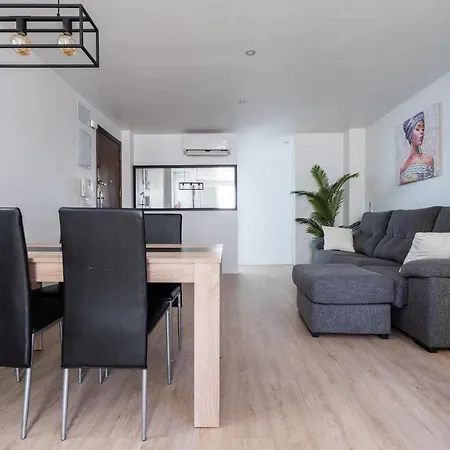 - Spacious Sanctuary In The Heart Of Valencia! -